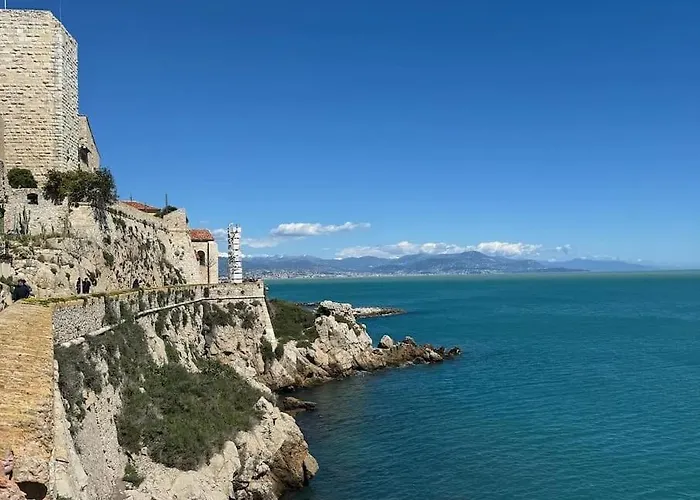 Vieil Rue Du Bateau Antibes