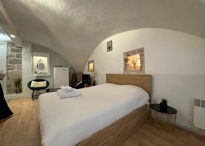 Vieil Rue Du Bateau Antibes