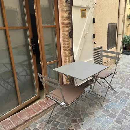 Vieil Rue Du Bateau 昂蒂布