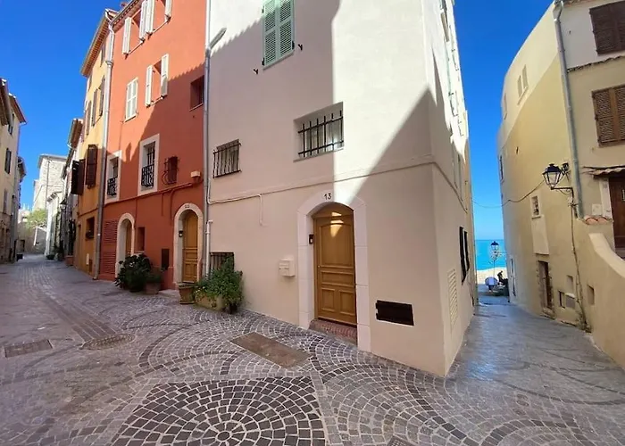 Vieil Rue Du Bateau 昂蒂布