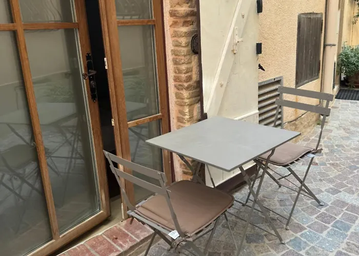 Vieil Rue Du Bateau 昂蒂布